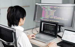 东平 ,php声明和调用变量的符号是什么？